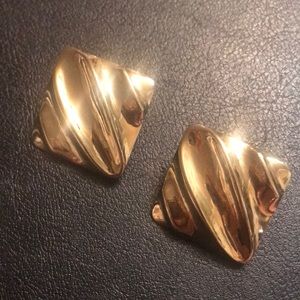 Gold Waved metal earrings